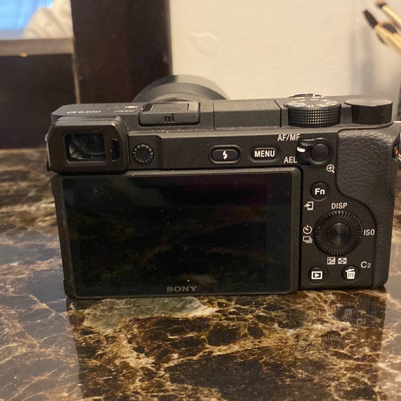 Sony 6400 optical steady shot camera - Picture 3 of 5